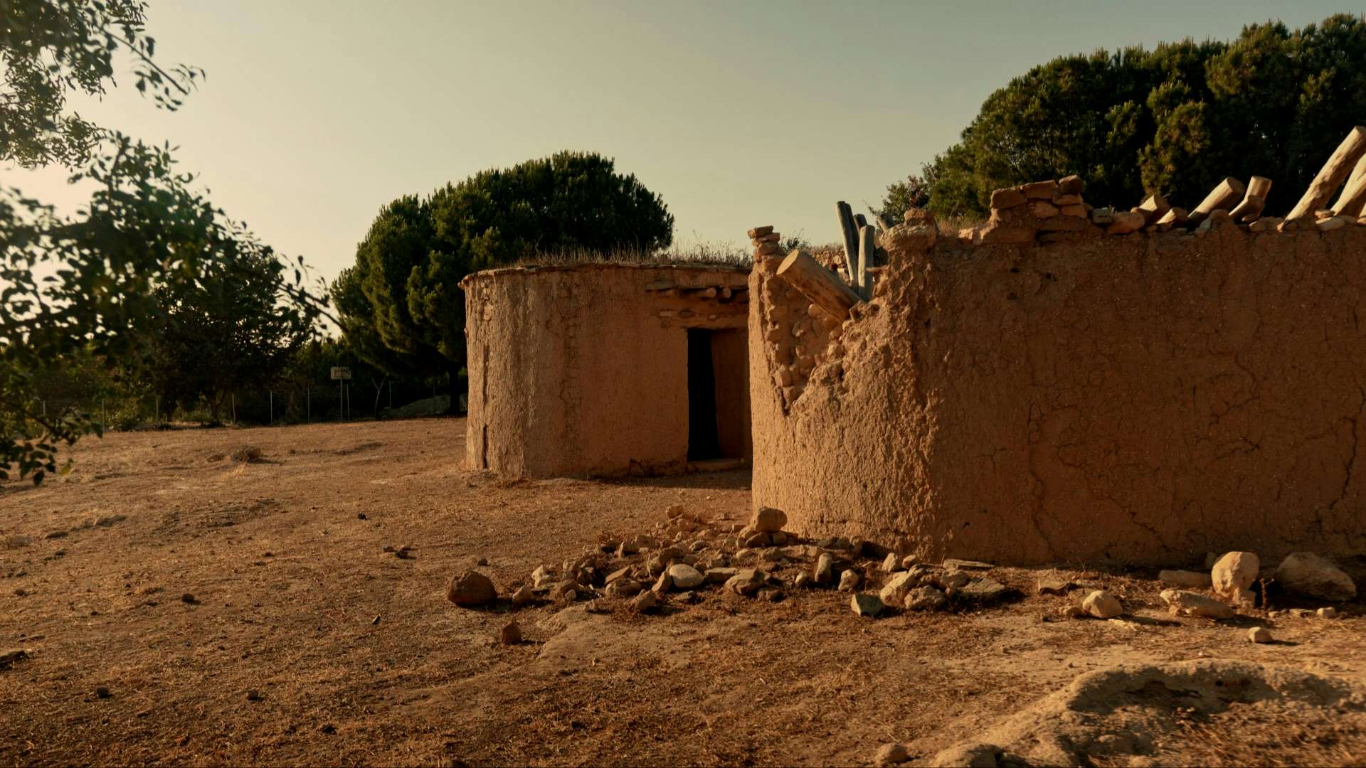 Kıbrıs'ta ilk insan yerleşimleri